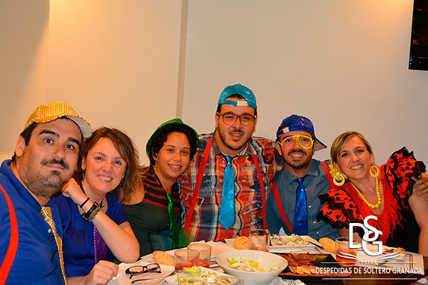 Despedida mixta en restaurante